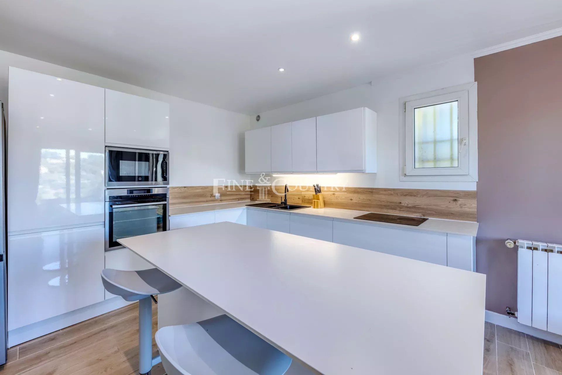 Photo of For sale  Villa in Valbonne - Panoramic view