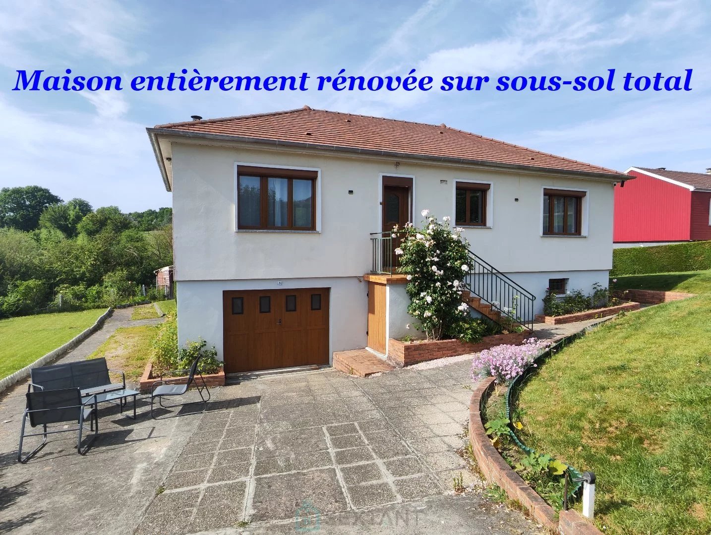 Maison de plain pied, entièrement rénovée, sur sous-sol surélevé