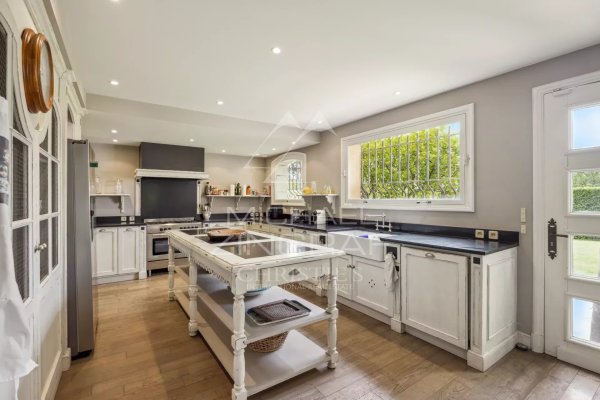 Luxury 6-Bedroom Family Villa for Sale in Mougins | Legacy Estate — photo 5