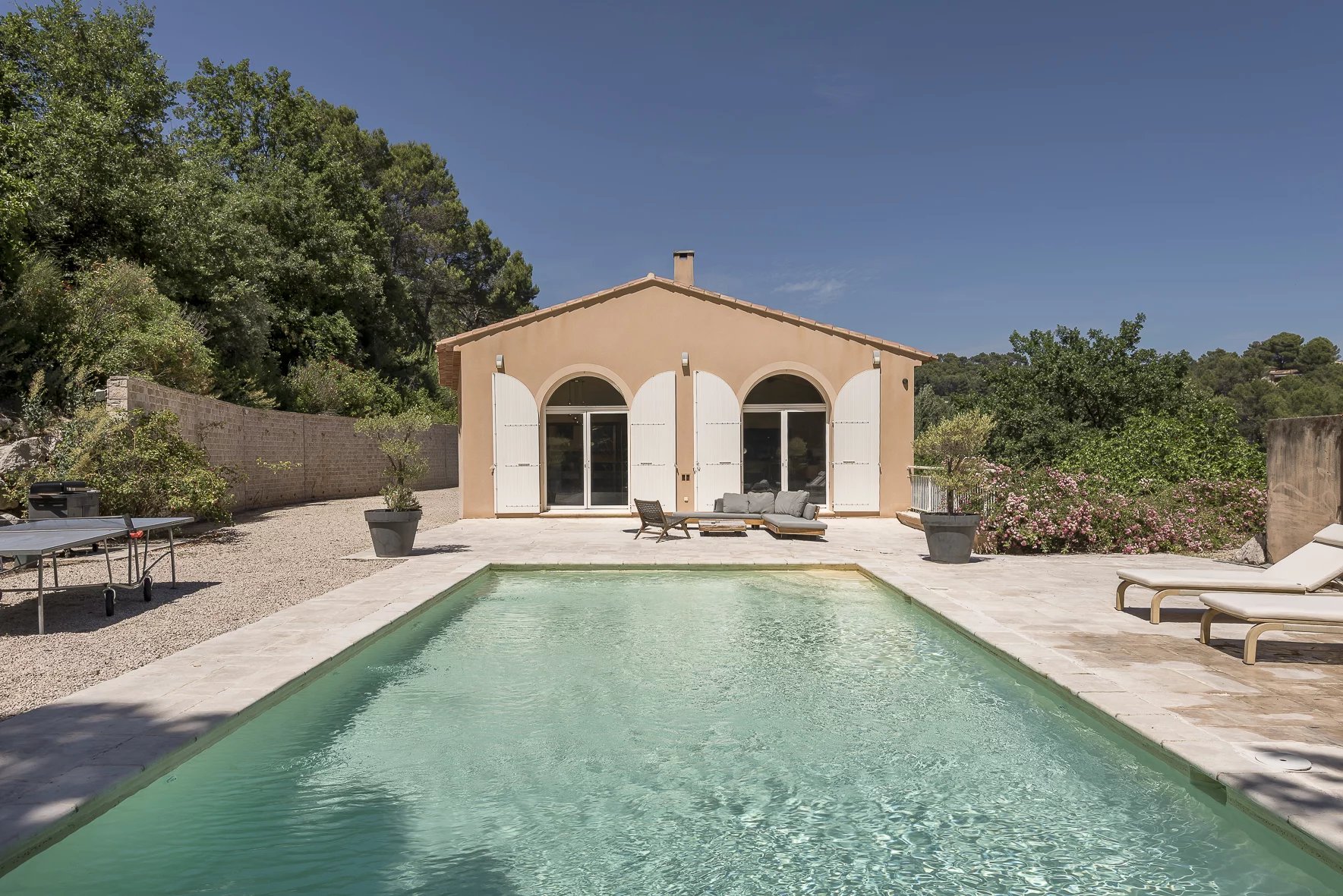 Family property on the outskirts of Aix-en-Provence