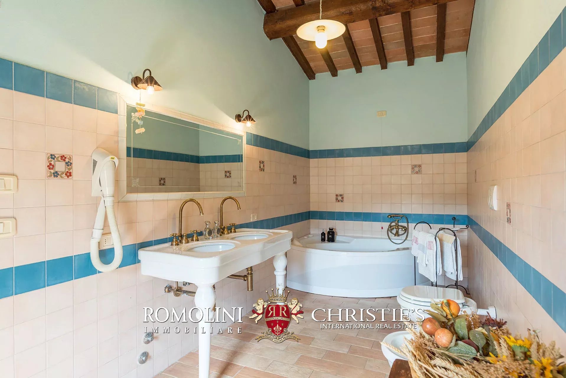 10 Bedroom Villa/Townhouse's Image 37