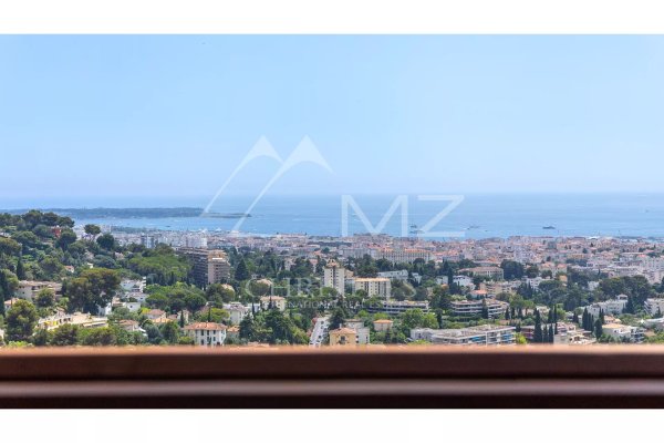 For sale: Luxury apartment in Le Cannet with panoramic sea view — photo 1