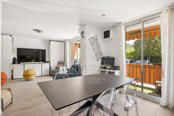Four-room flat with terrace, parking space and storage room – Beaulieu-sur-Mer town centre — photo 2
