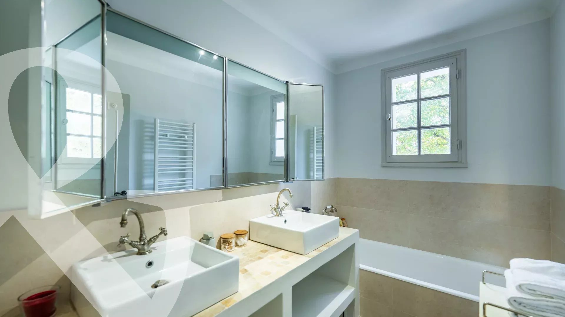 UN BIEN UNIQUE ET INCROYABLE