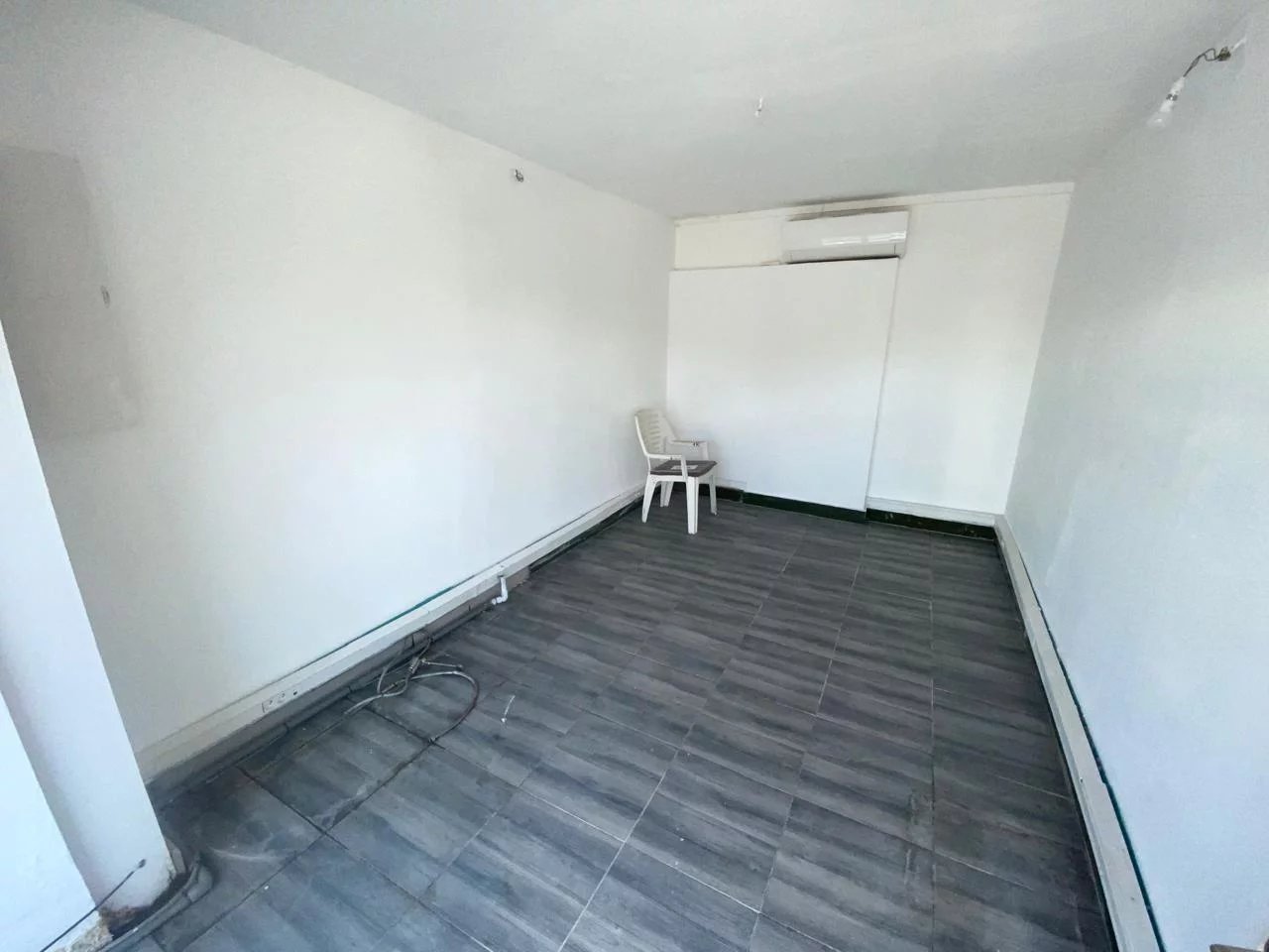 LOCAL PROFESSIONNEL 12M² - FORT DE FRANCE