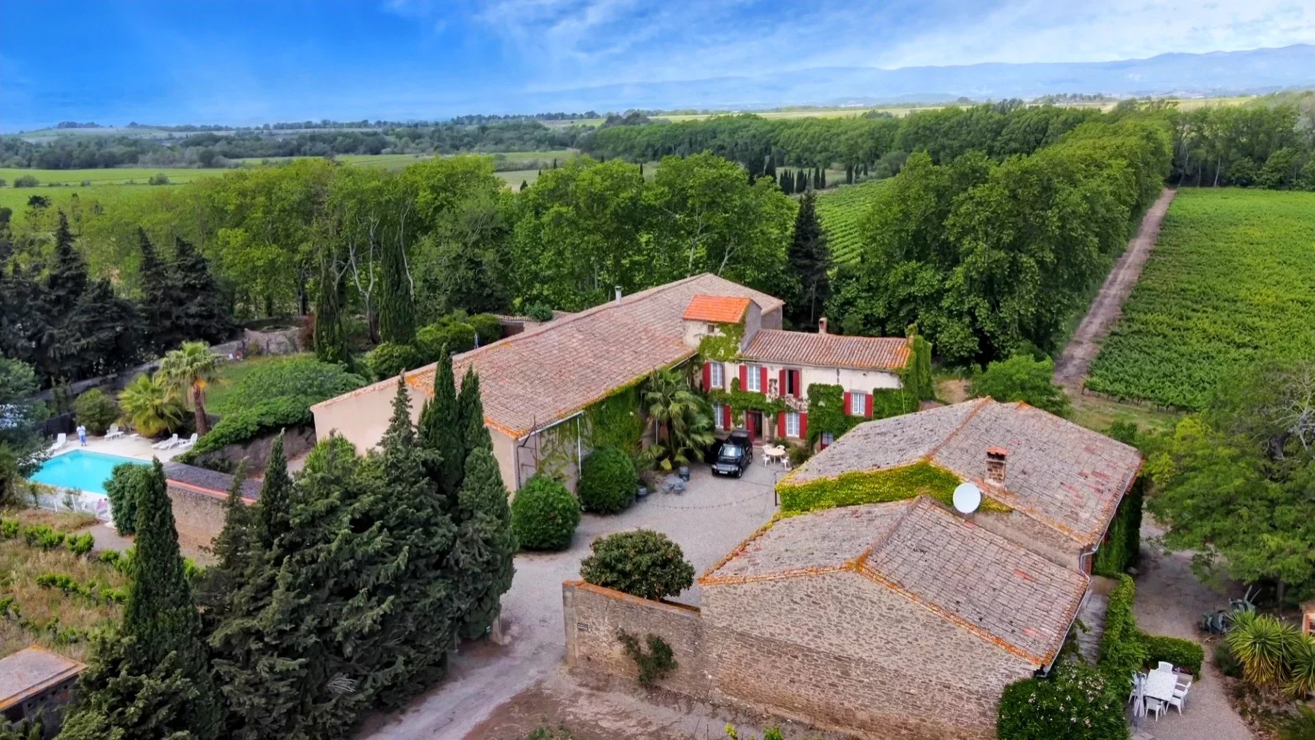 Domaine avec vignes et gîtes