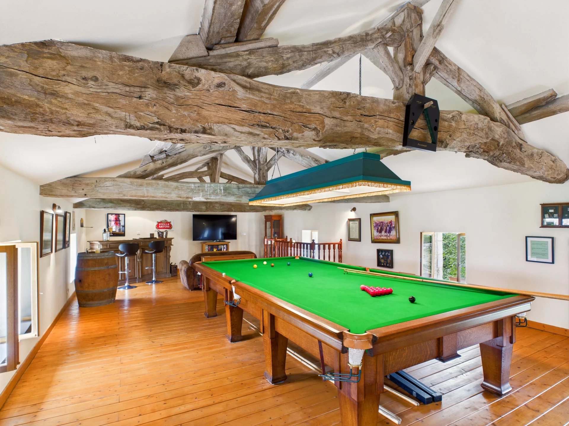 House in Saint-Pierre-de-Juillers - Image 3