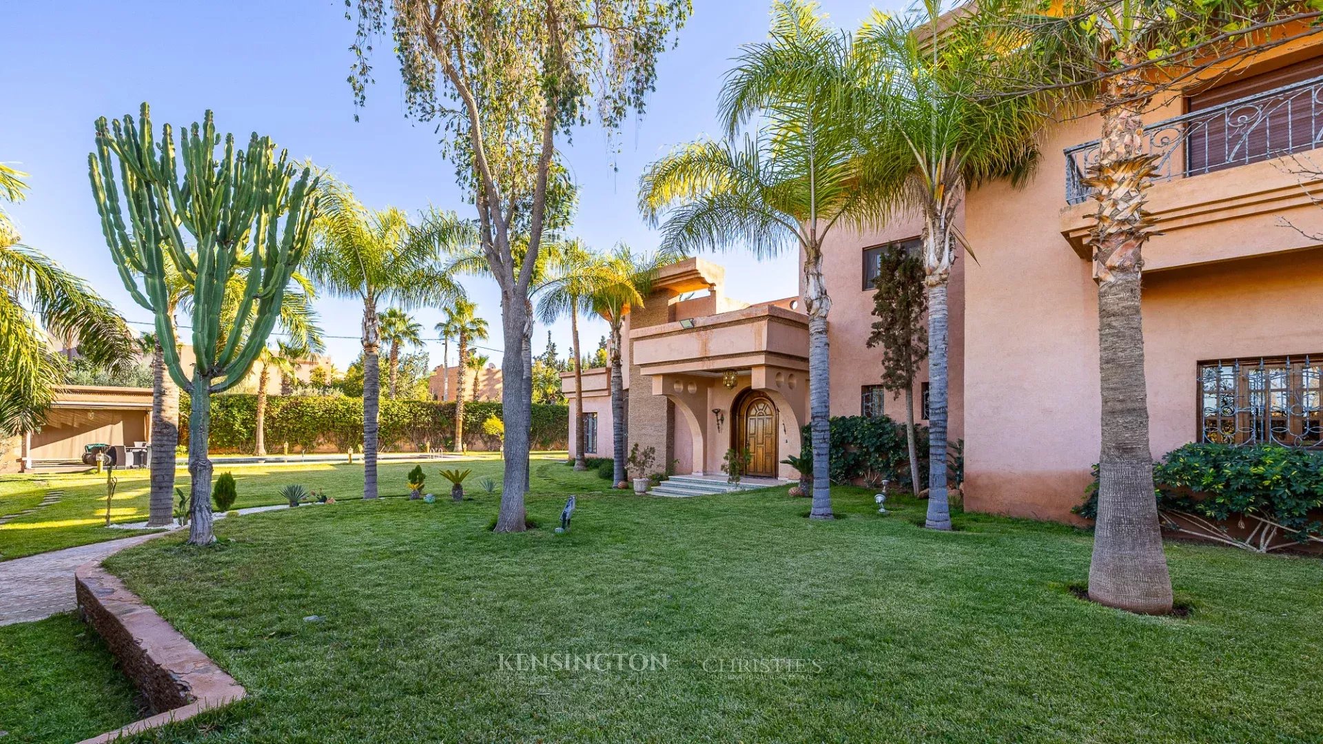 6 Bedroom Villa/Townhouse's Image 25