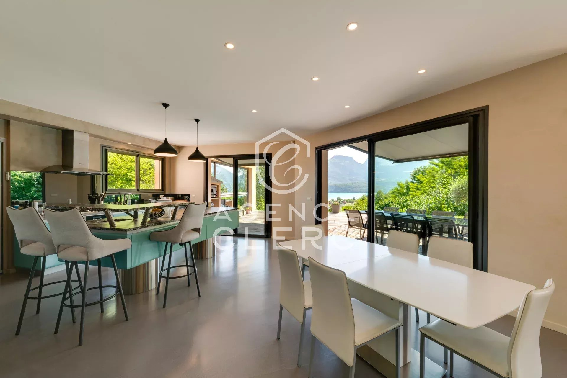 6 Bedroom Villa/Townhouse's Image 16
