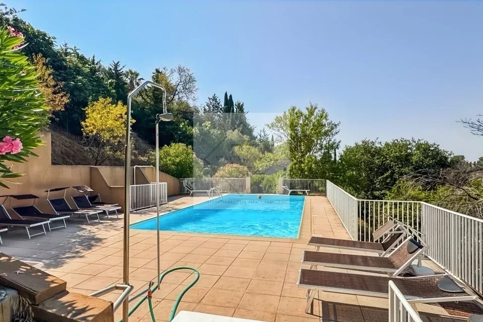 MAGNIFIQUE MAISON MITOYENNE AVEC VUE MER & COLLINES – 4 CHAMBRES – DOUBLE GARAGE – PISCINE — photo 10