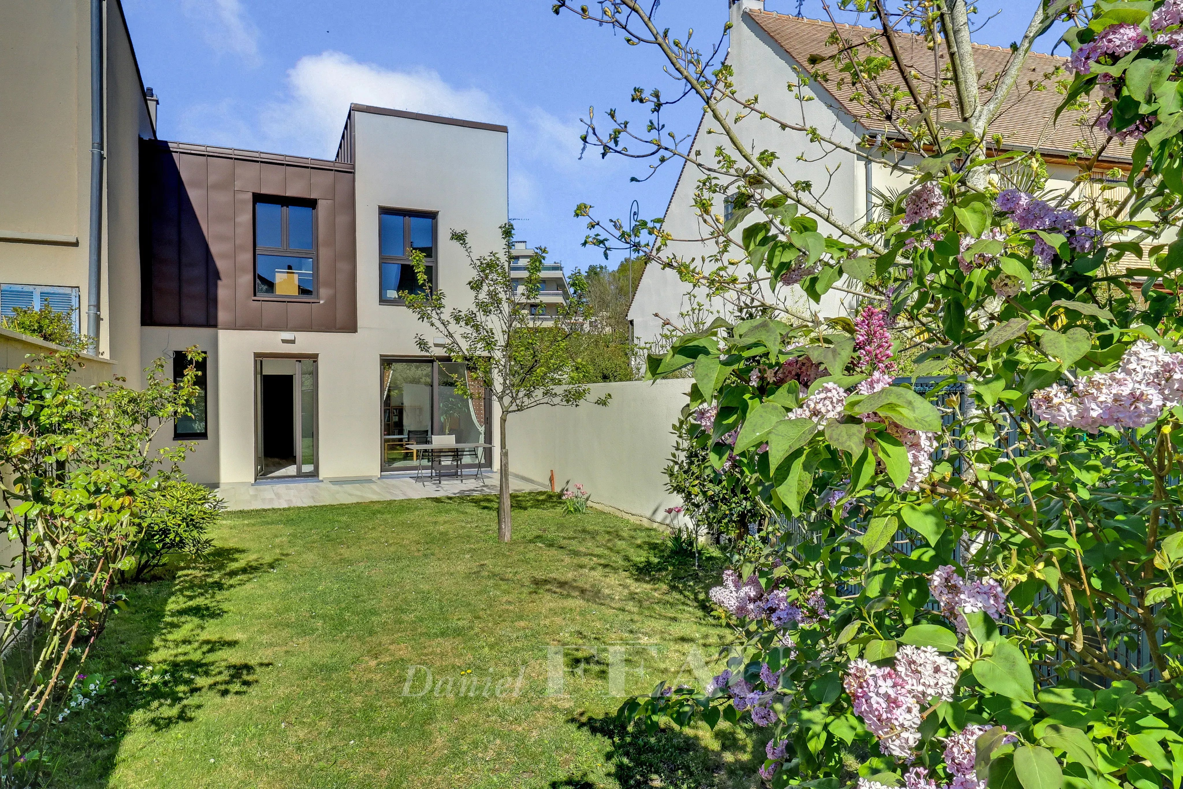 VERSAILLES – Pershing – Maison d'architecte contemporaine, 160 m² au sol, jardin et stationnement