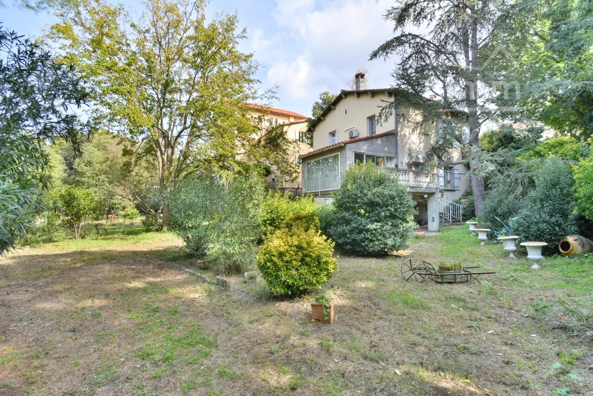 Agence immobilière de 