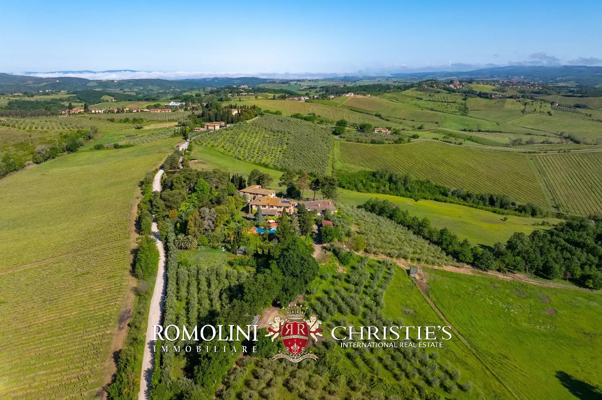 18 Bedroom Vineyard's Image 10