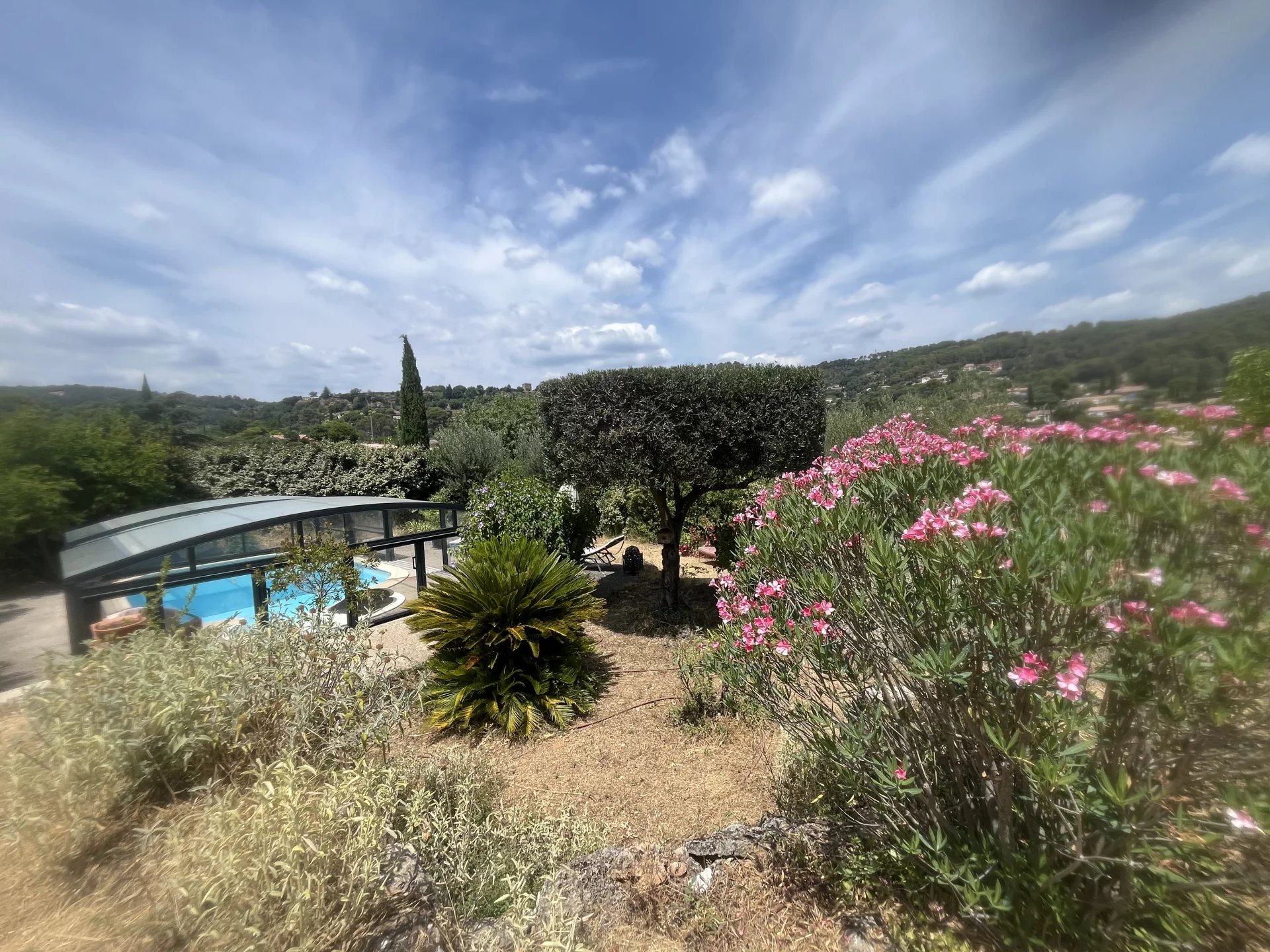 SUPERBE VILLA COTIGNAC