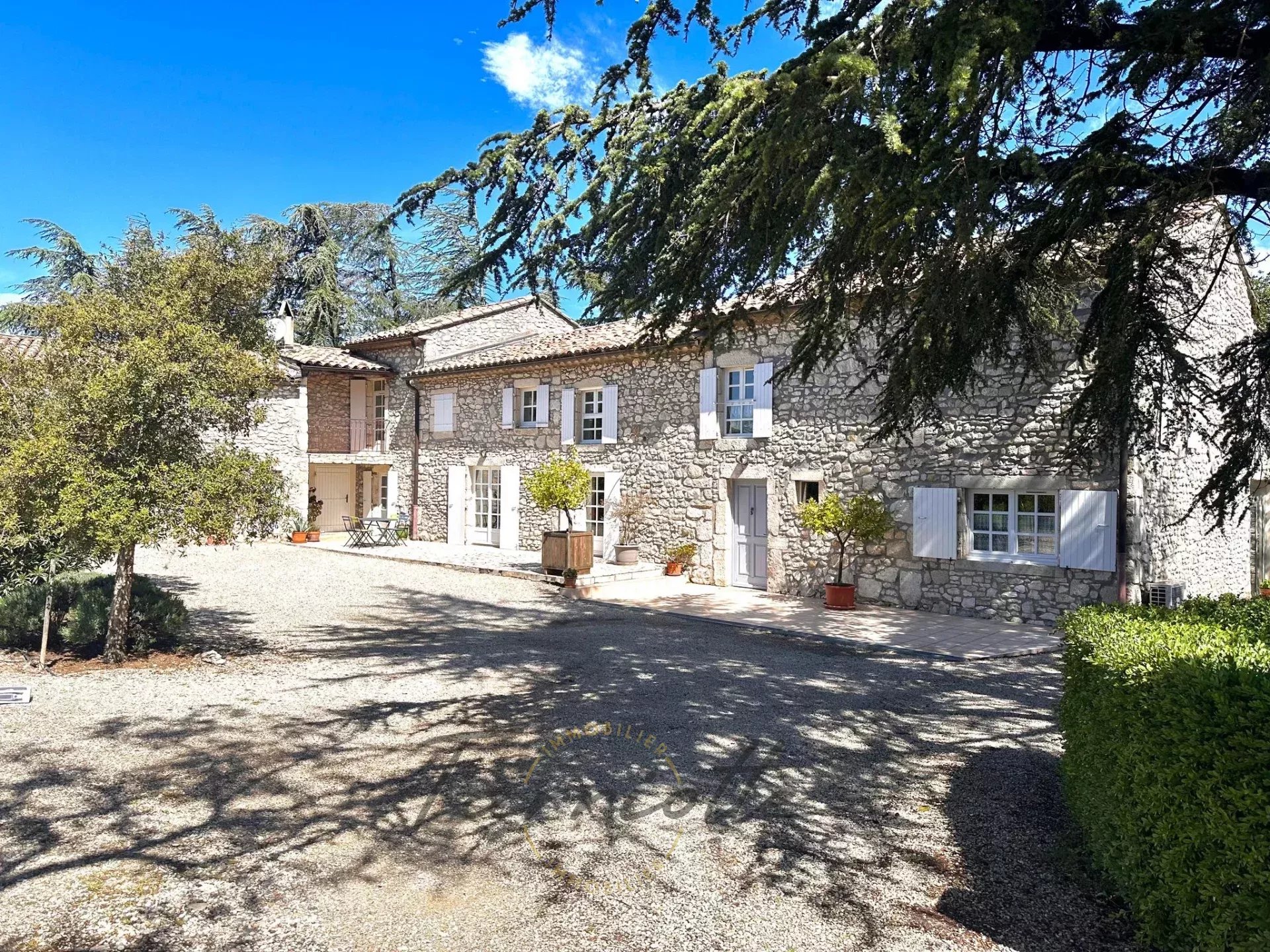 Sale Farm Châteauneuf-du-Rhône