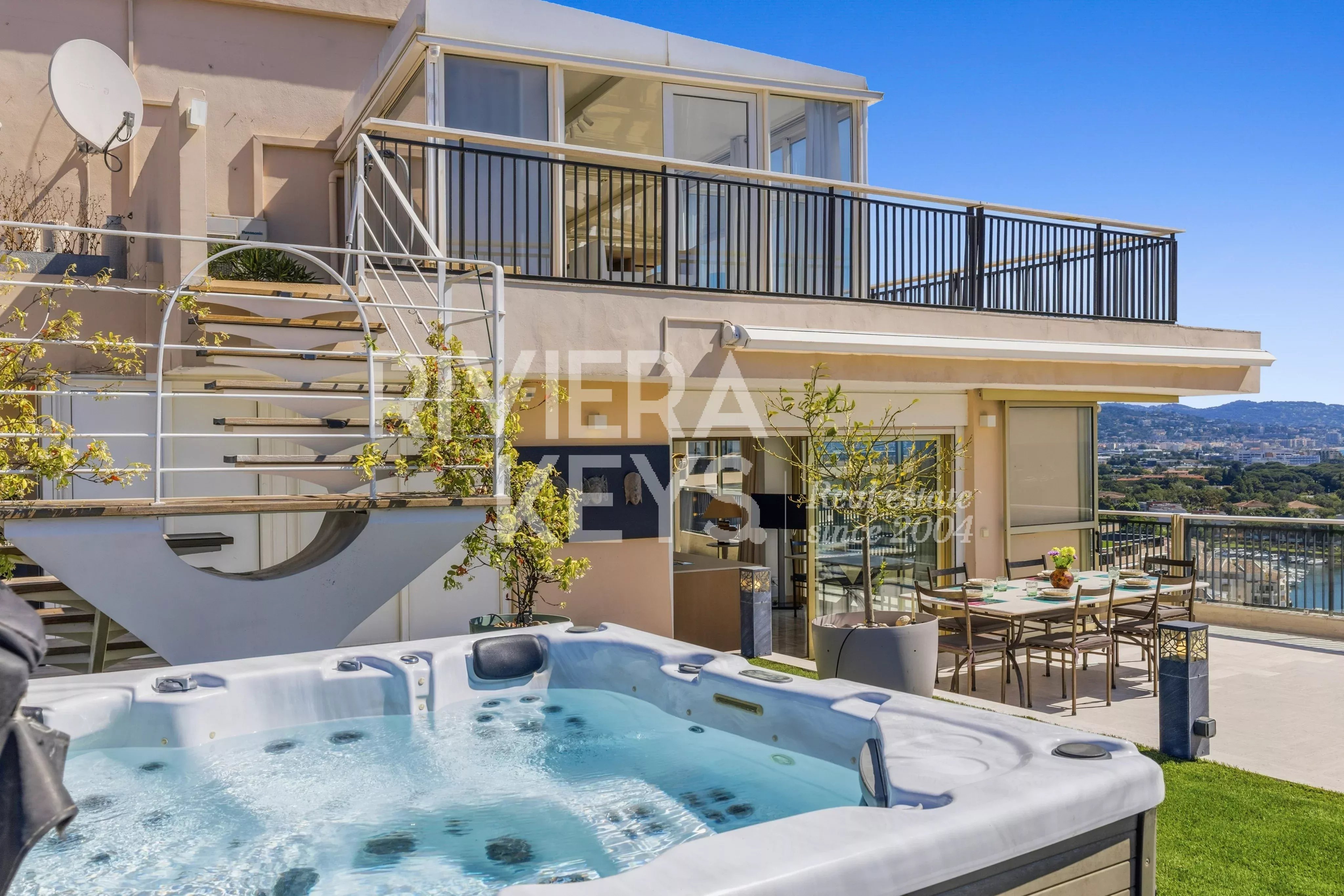 MANDELIEU-LA-NAPOULE – 6-Zi-Penthouse mit Dachterrasse, Panoramablick, Jacuzzi