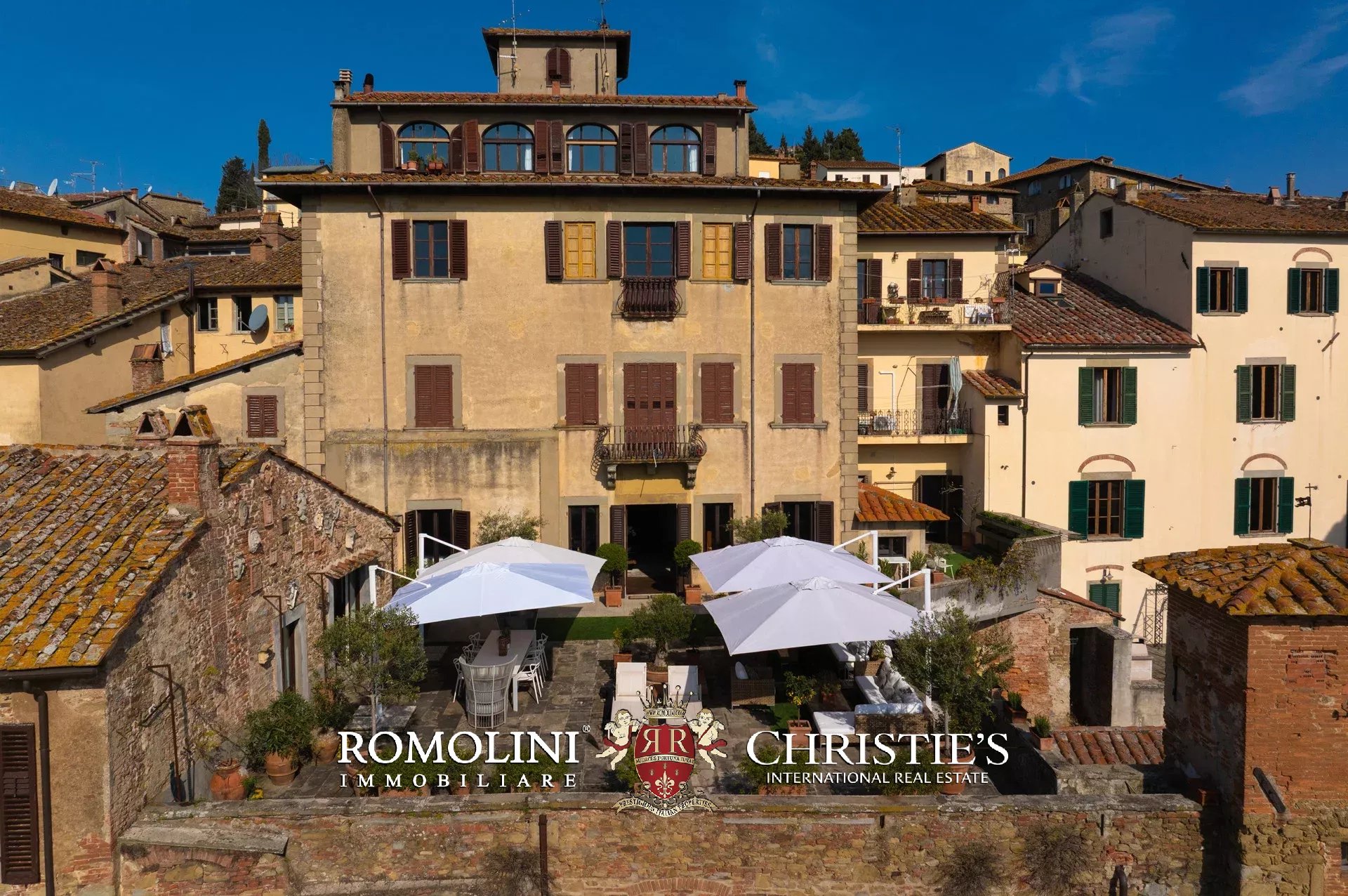  ELEGANTE APPARTAMENTO CON TERRAZZA PANORAMICA IN VENDITA A CASTIGLION FIORENTINO, TOSCANA