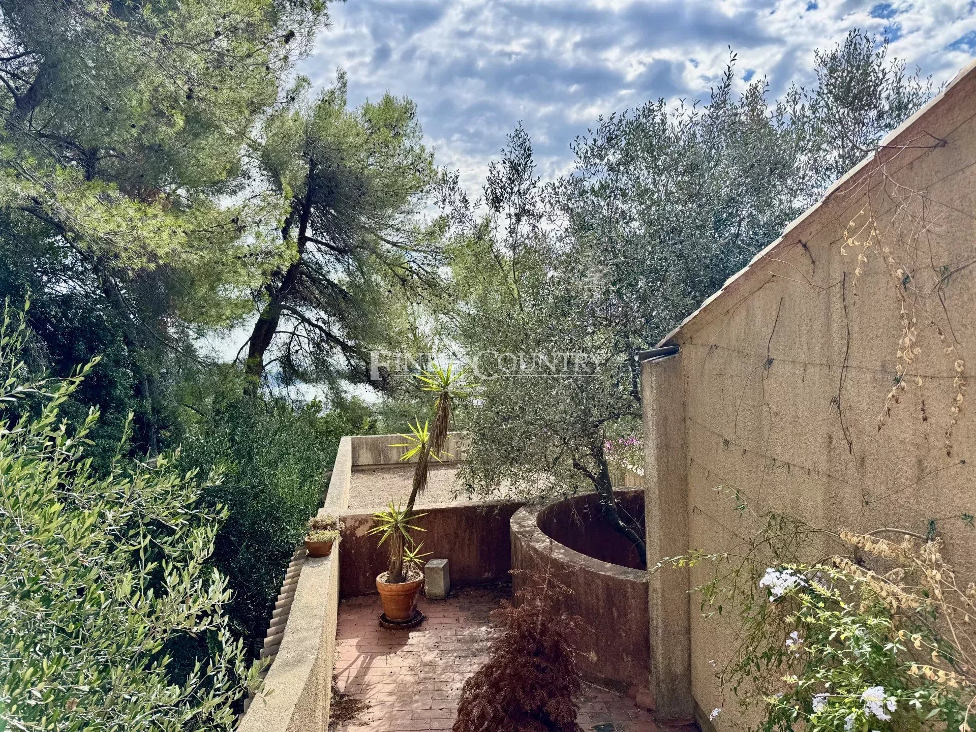 Photo of Villa for sale near Antibes in Vallauris with panoramic sea view