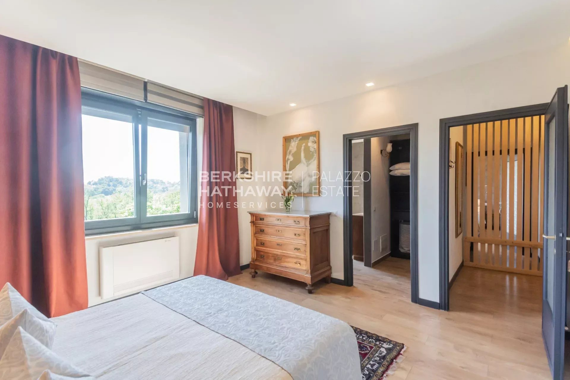 Villa bifamiliare con giardino a Biandronno, a pochi passi dal Lago di Varese