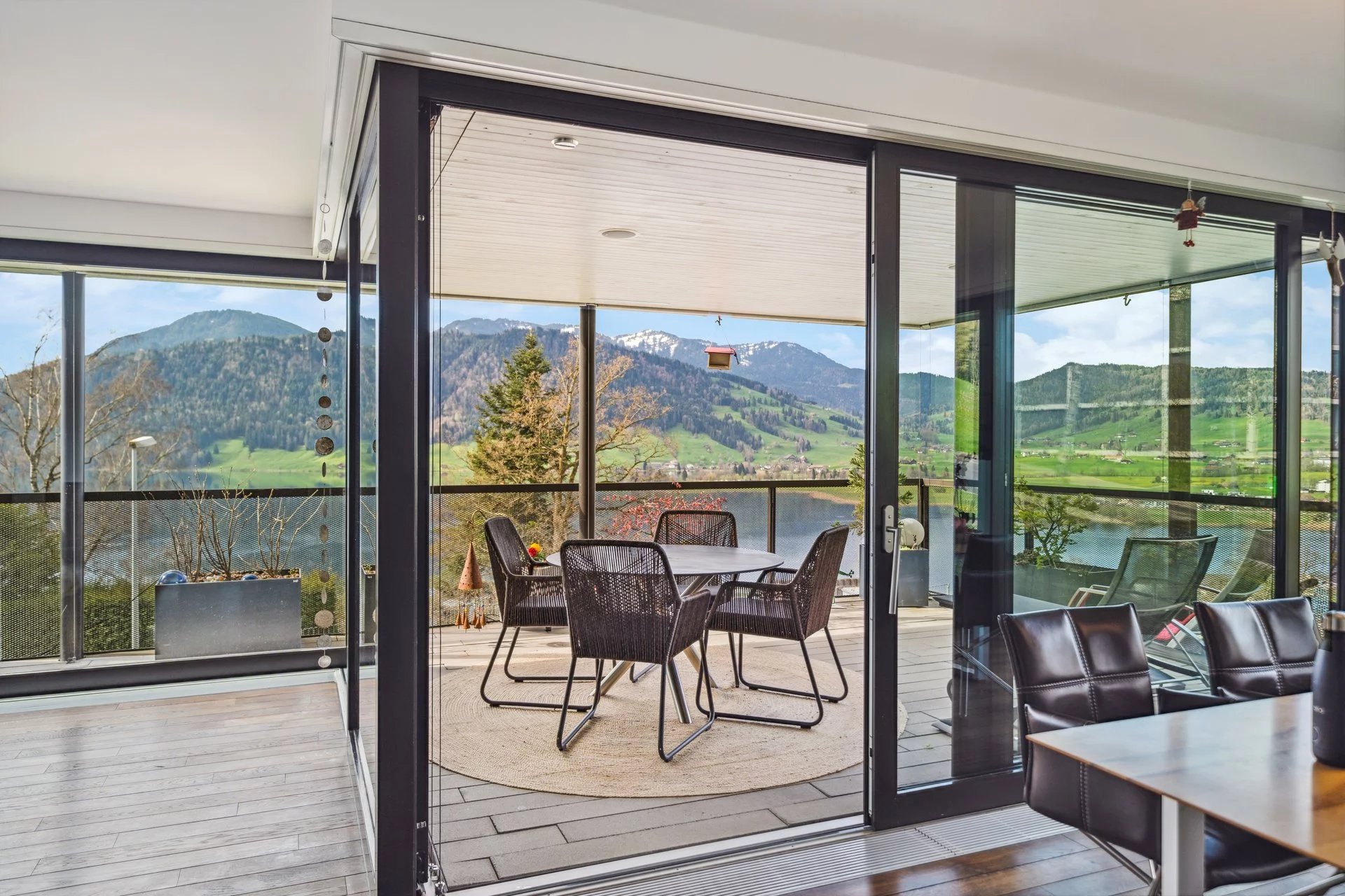Maisonette with lake view: dream home for highest standards