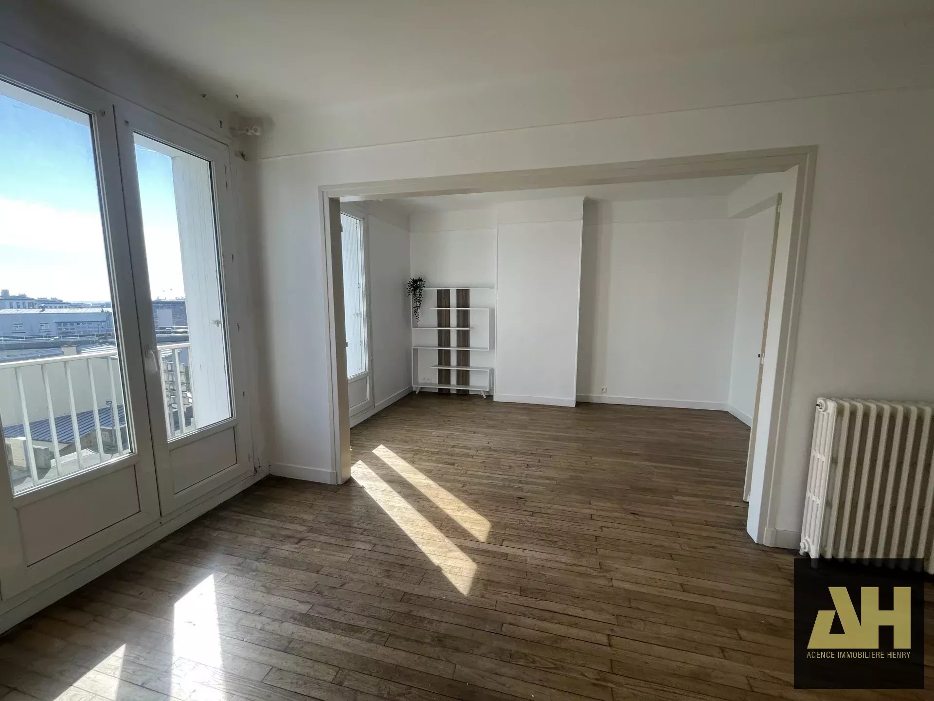 BREST CENTRE - APPARTEMENT T5 DE 94 M2 - BEAUX PARQUETS