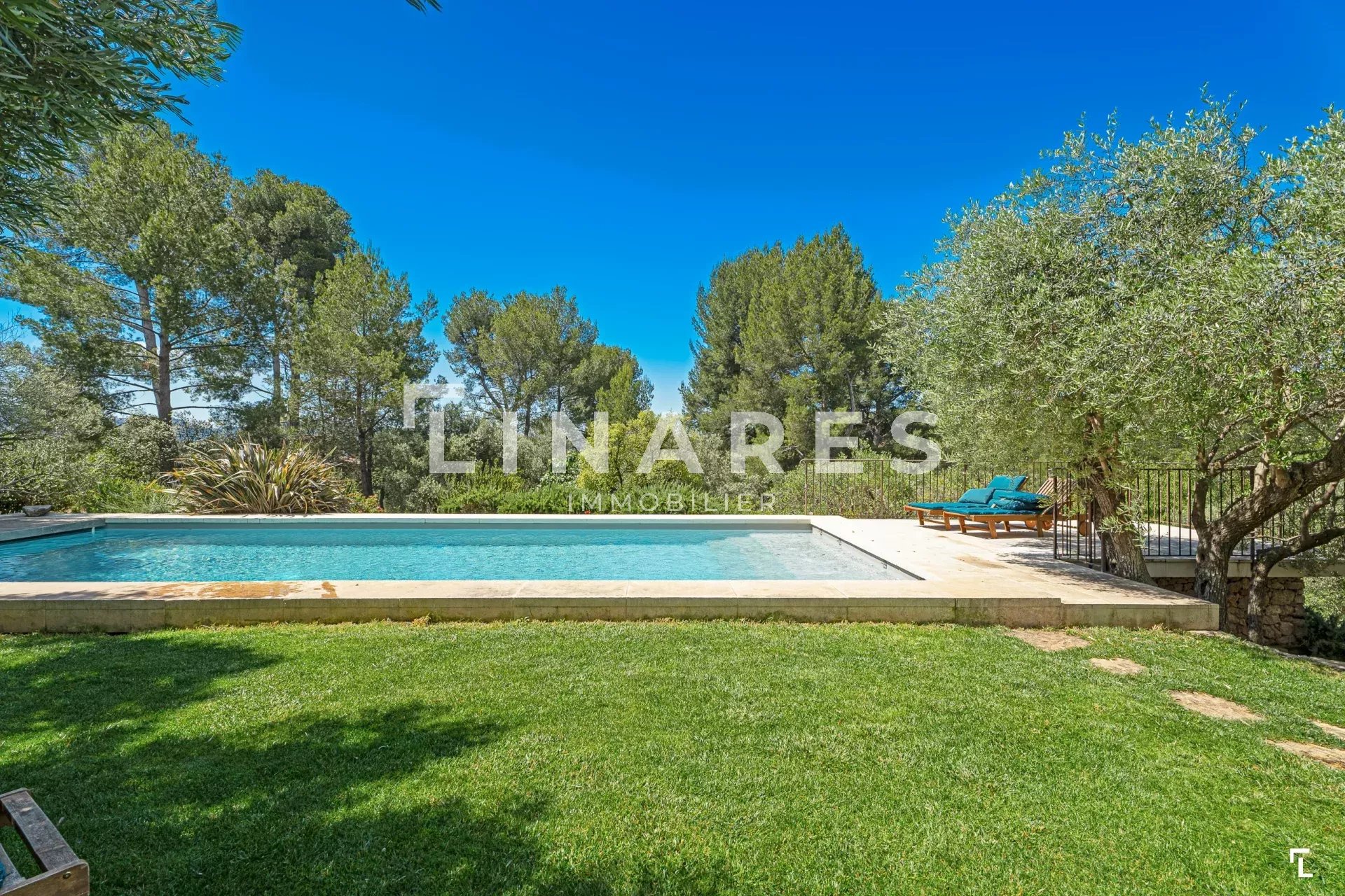 GARLABAN VIEW - Villa d'exception T7 de  220 m² - Jardin 6 500 m² - Piscine - 13400 LES SOLANS