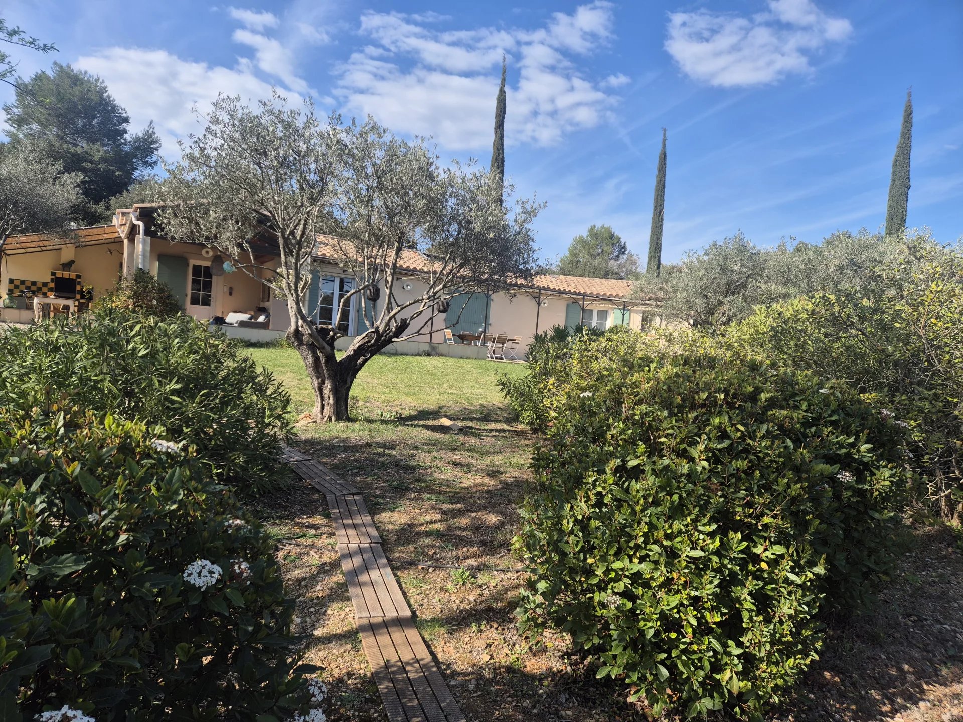 COTIGNAC CHARMING TRADITIONAL VILLA ON ONE STOREY