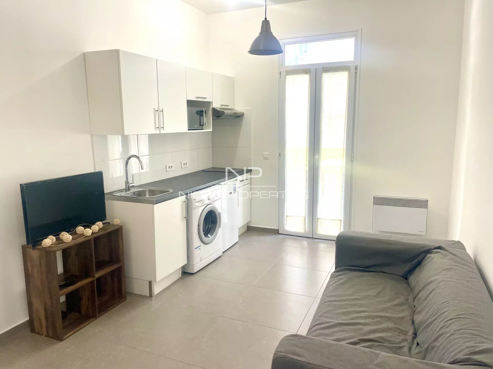 Nice, agréable studio de 20 m2, mezzanine sur balcon habitable