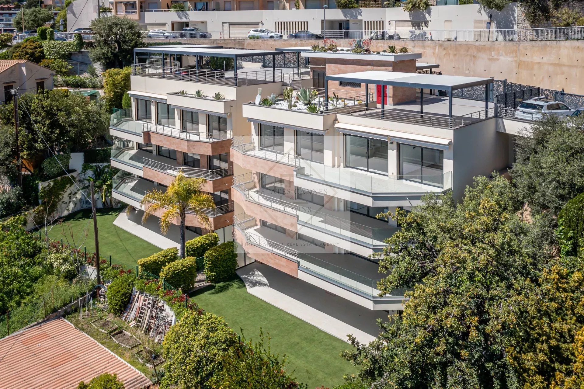 MAGNIFIQUE APPARTEMENT AVEC VUE MER PANORAMIQUE À ROQUEBRUNE-CAP-MARTIN — photo 12