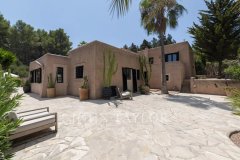 Exclusive traditional Mediterranean-style home on the outskirts of San José, Ibiza — photo 2 of 7
