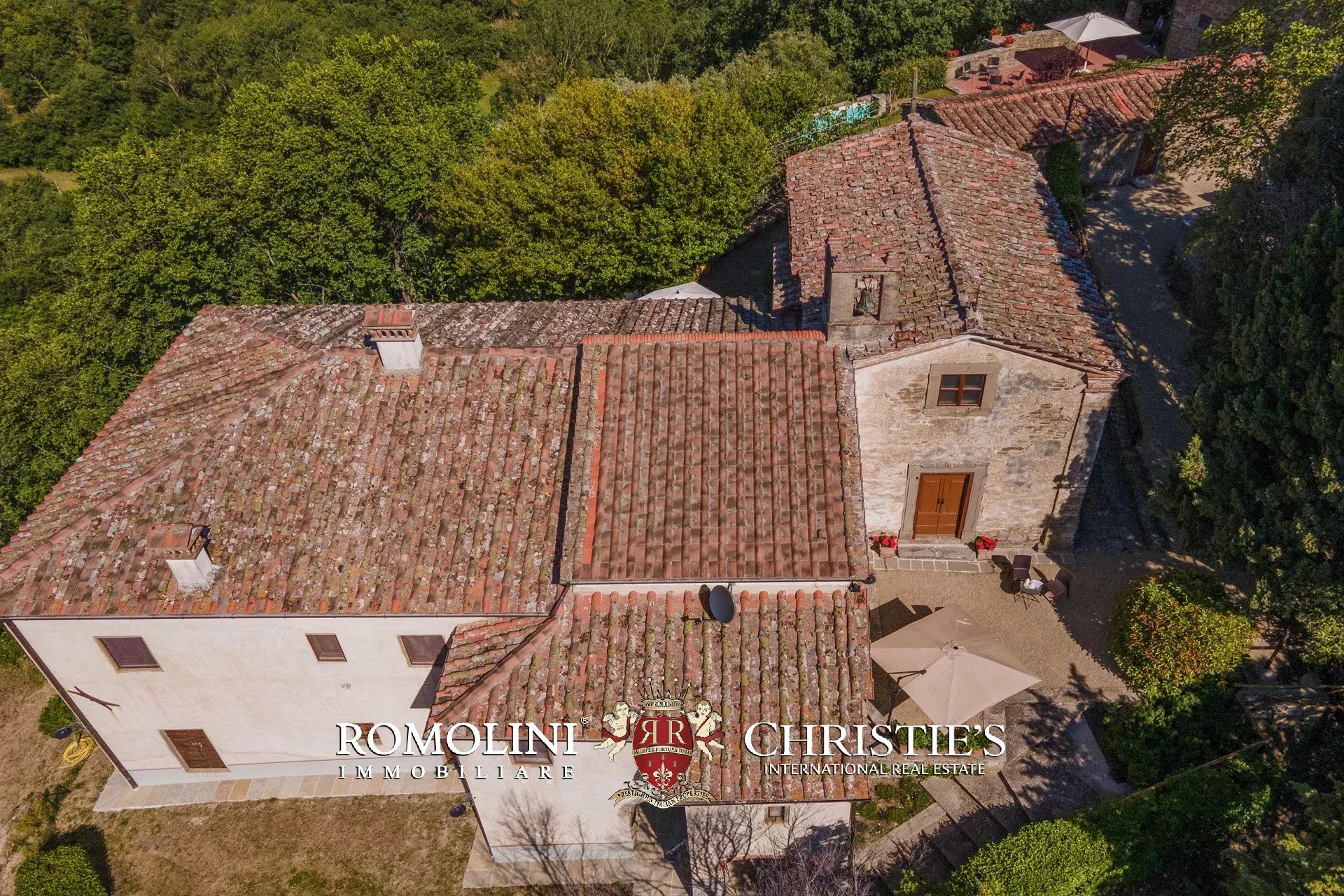 WEILER MIT PANORAMABLICK UND KIRCHE ZU VERKAUFEN IN CASTIGLION FIORENTINO 