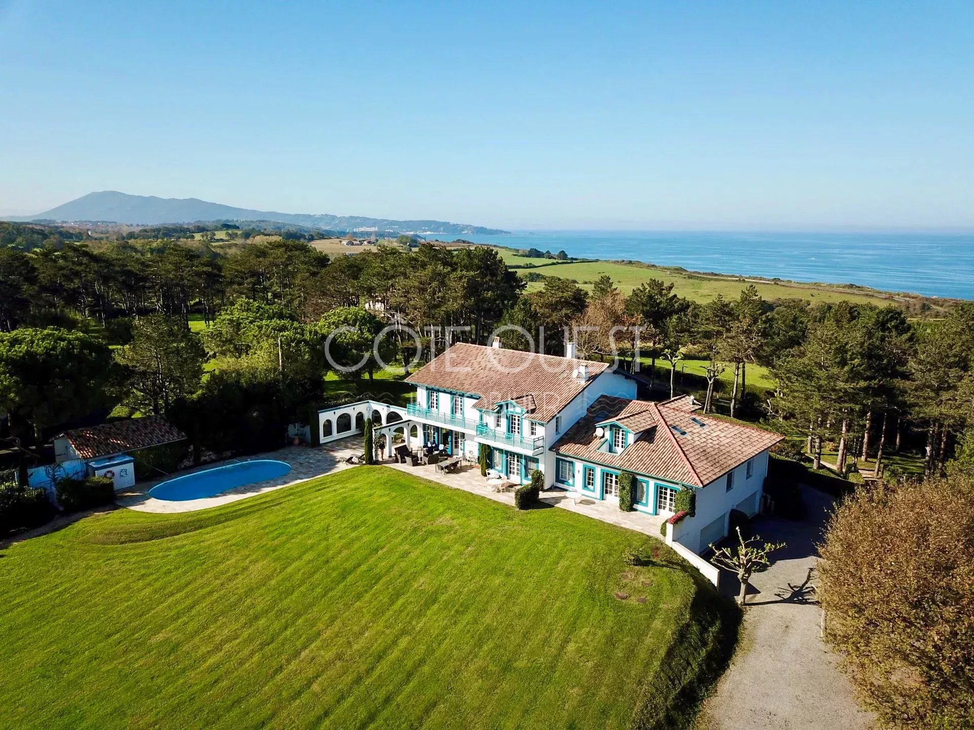 À VENDRE URRUGNE - MAISON DE MAÎTRE VUE MER ET MONTAGNES