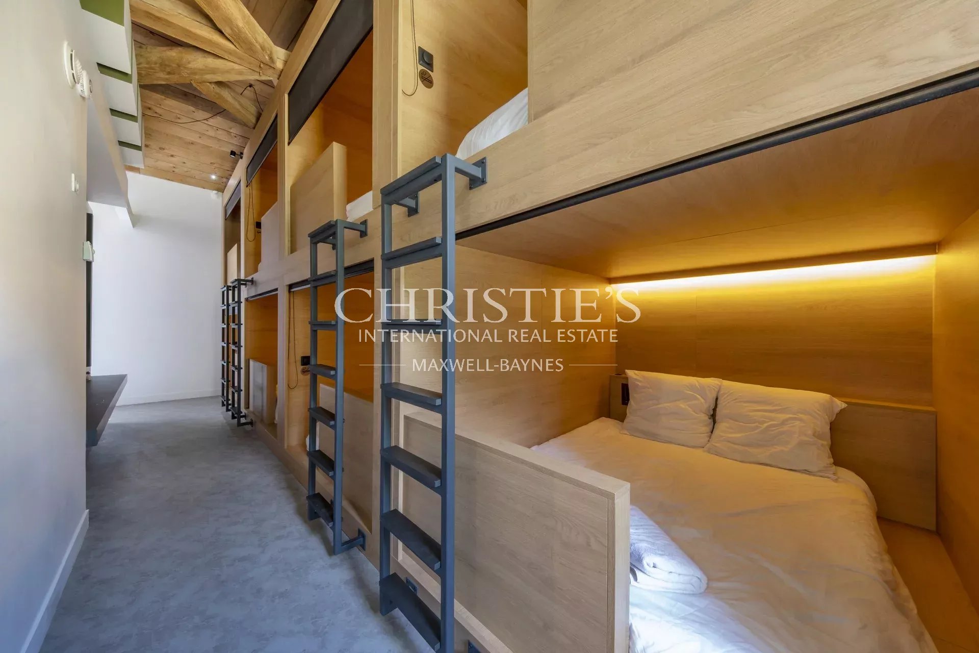 13 Bedroom Villa/Townhouse's Image 26