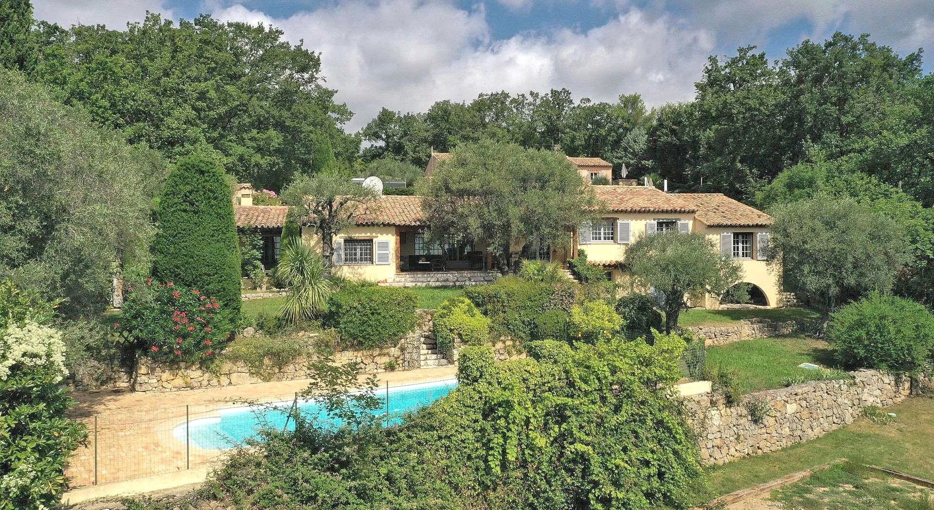 06650 LE ROURET VILLA