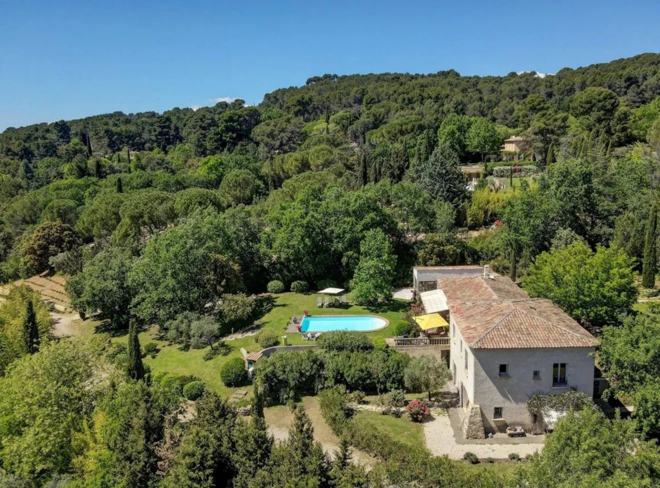 AIX-EN-PROVENCE / BASTIDE RÉCENTE DE CHARME AVEC ANNEXE - PROCHE CENTRE-VILLE