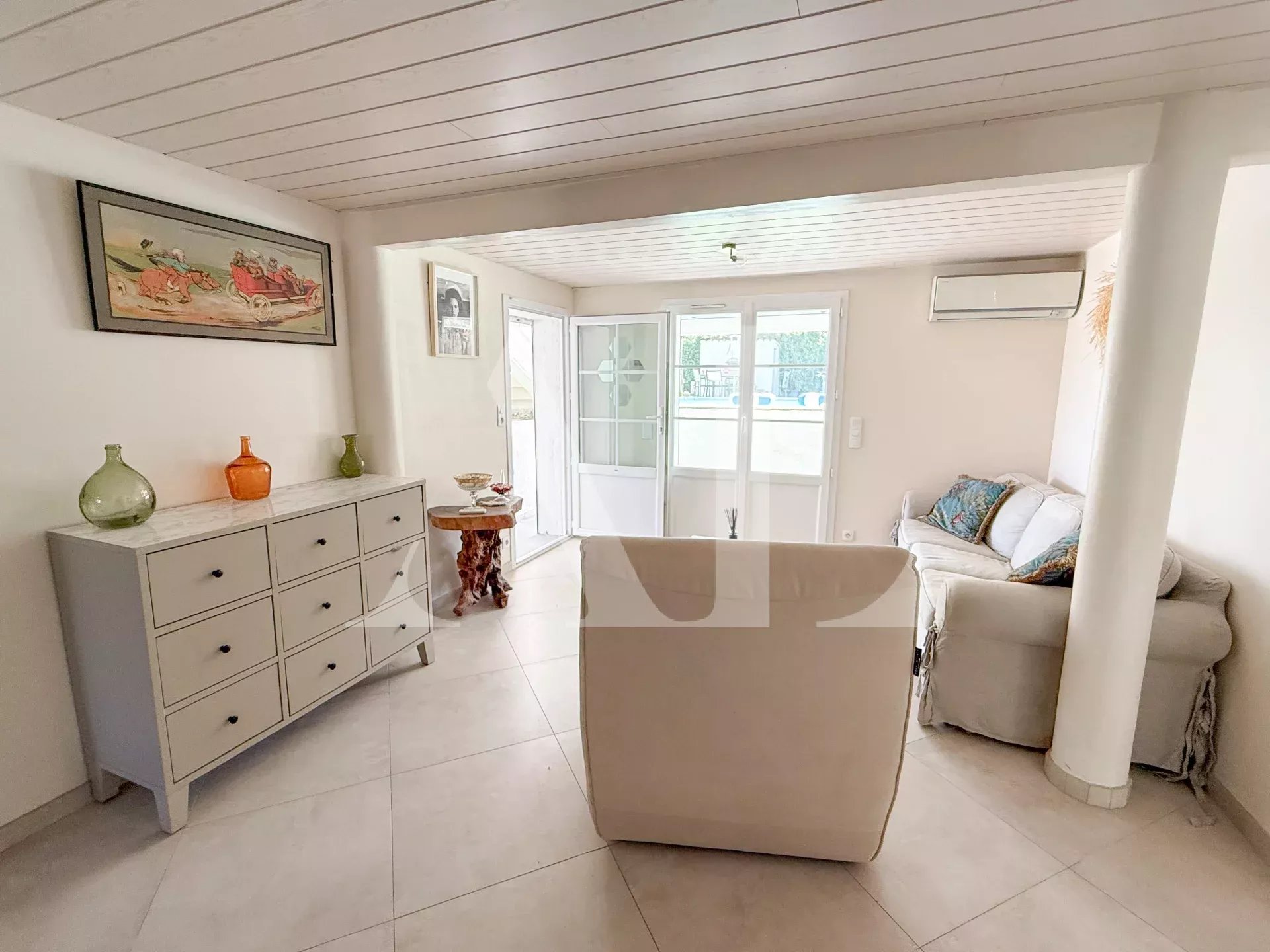 ANTIBES OUEST - VILLA AVEC PISCINE PROCHE MER À PIED