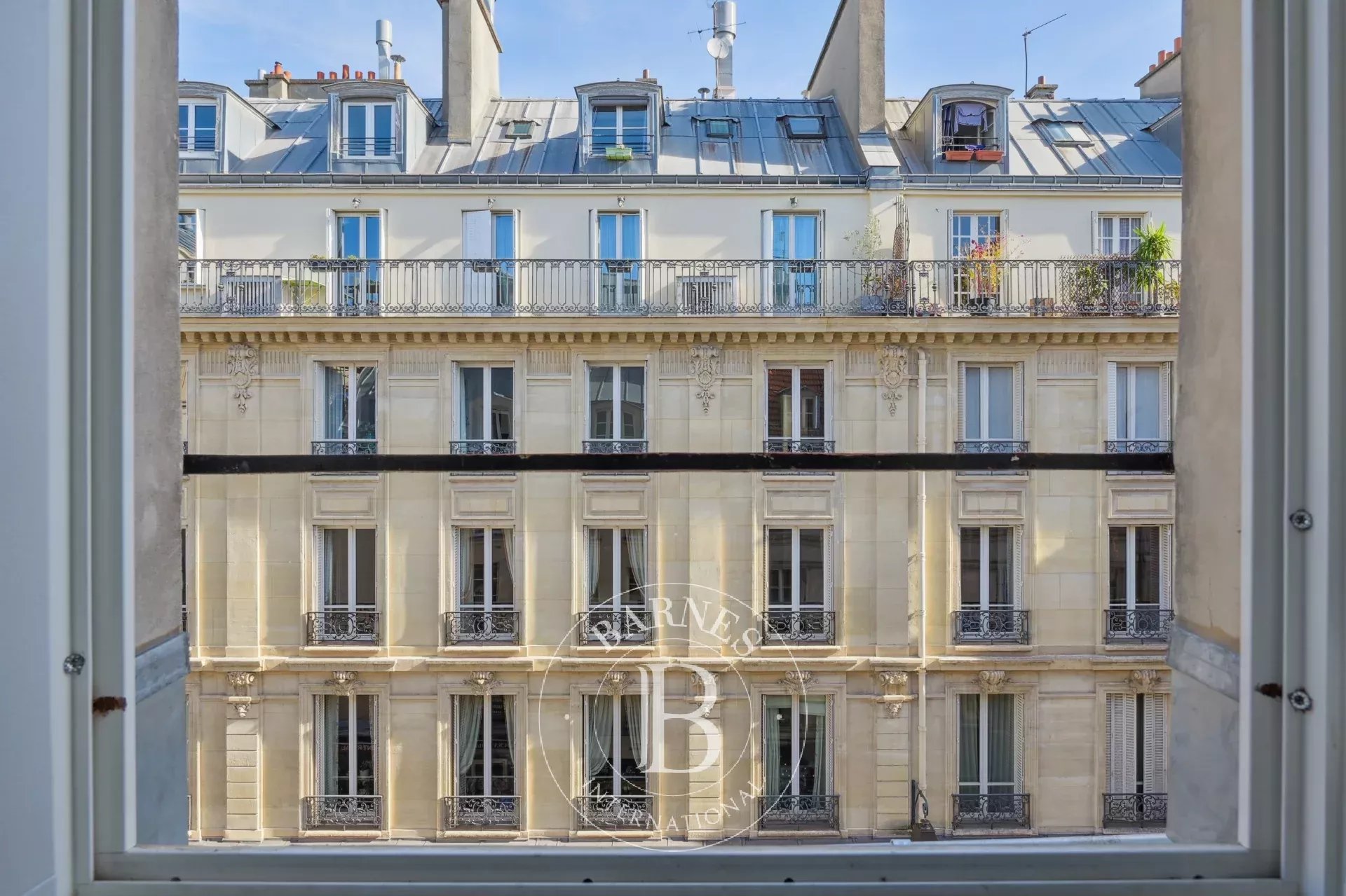 Paris  - Appartement 2 Pi&egrave;ces, 1 Chambre - picture 2