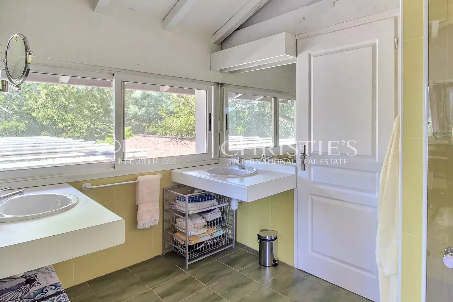 4 Bedroom Villa/Townhouse's Image 7