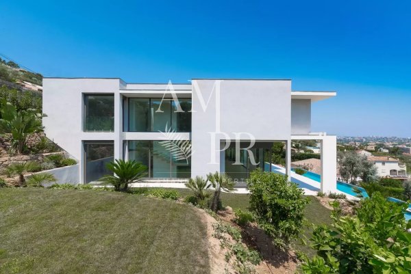 Luxury Californian Villa in Golfe Juan | 7-Bedroom Family Estate — photo 5