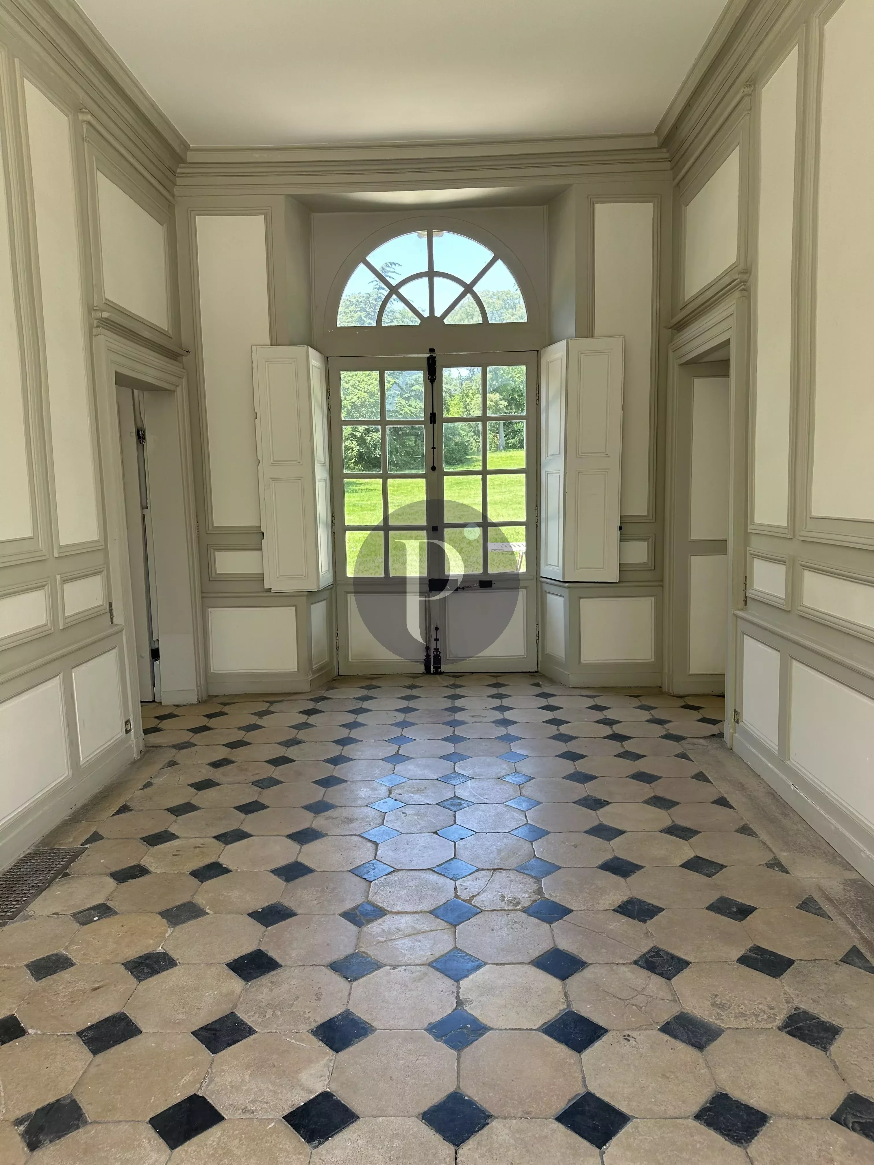 location-maison-8-pieces-verrieres-le-buisson-87104583