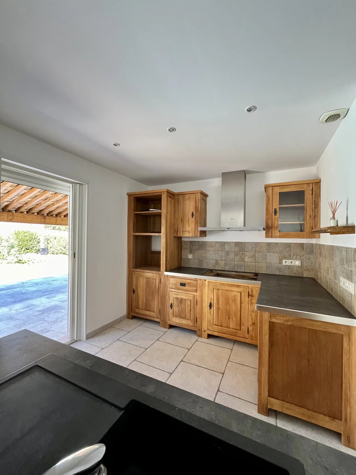 Beautiful, well-finished single-storey villa