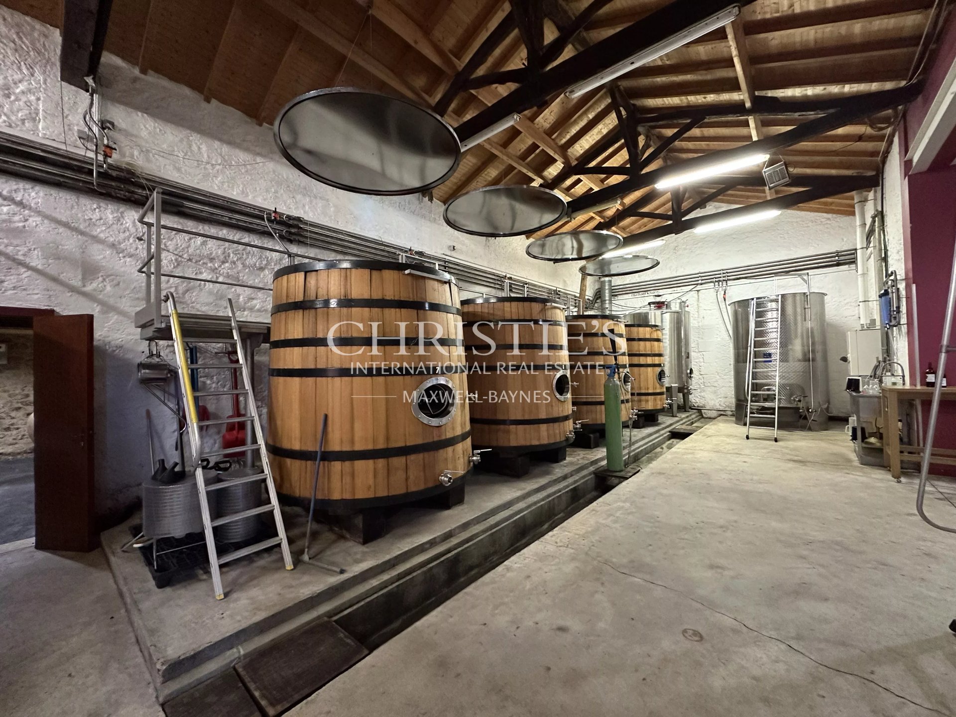 3 Bedroom Vineyard's Image 7