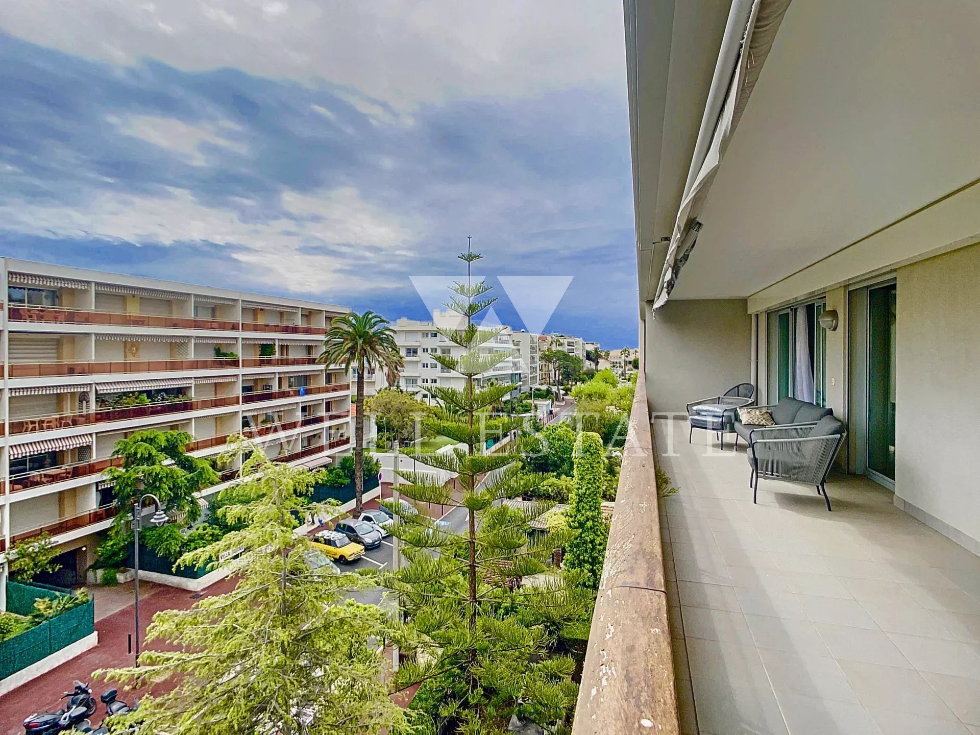 CANNES PALM BEACH 2 BEDROOM APARTMENT 72M2 LARGE TERRACE