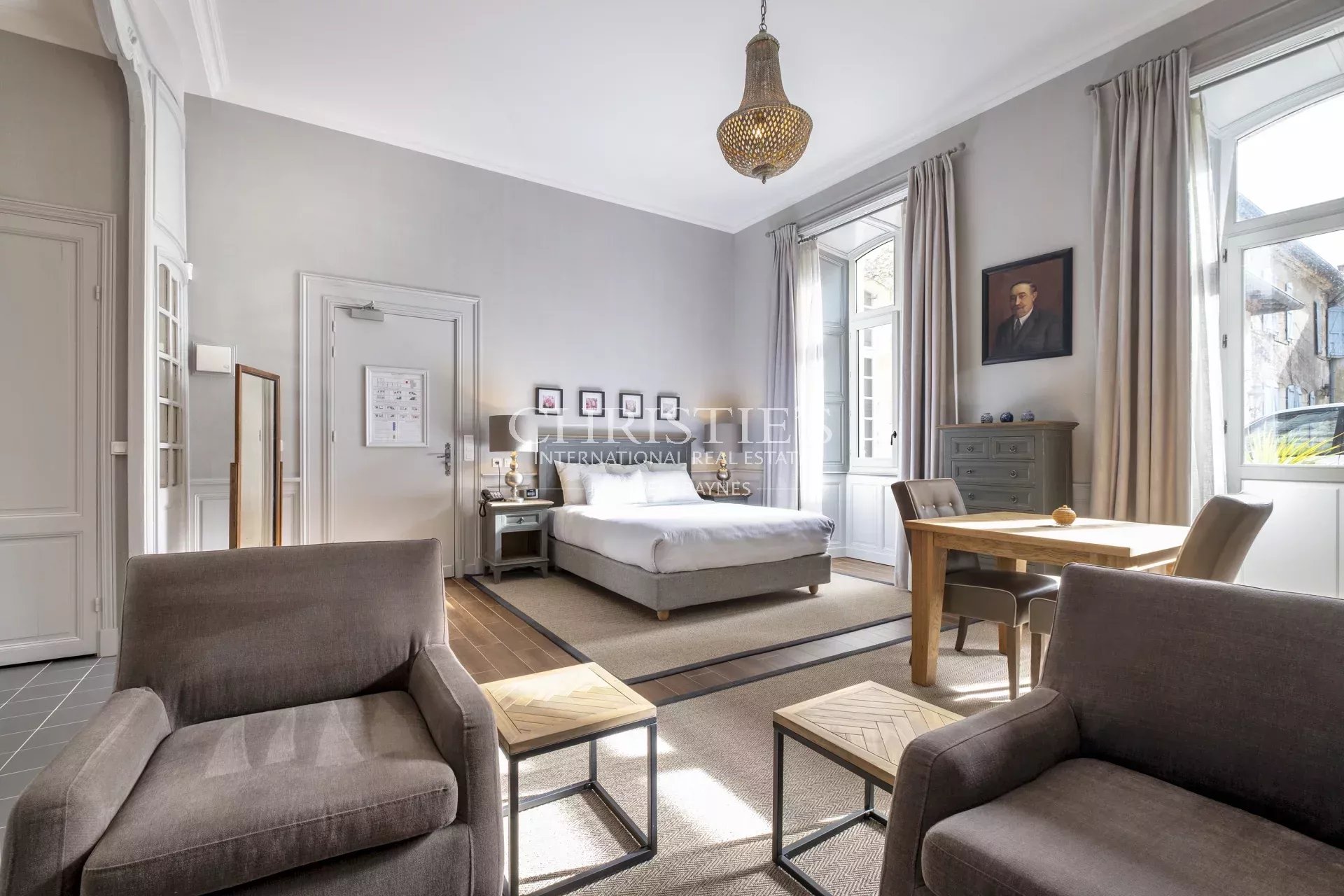 11 Bedroom Chateau's Image 9