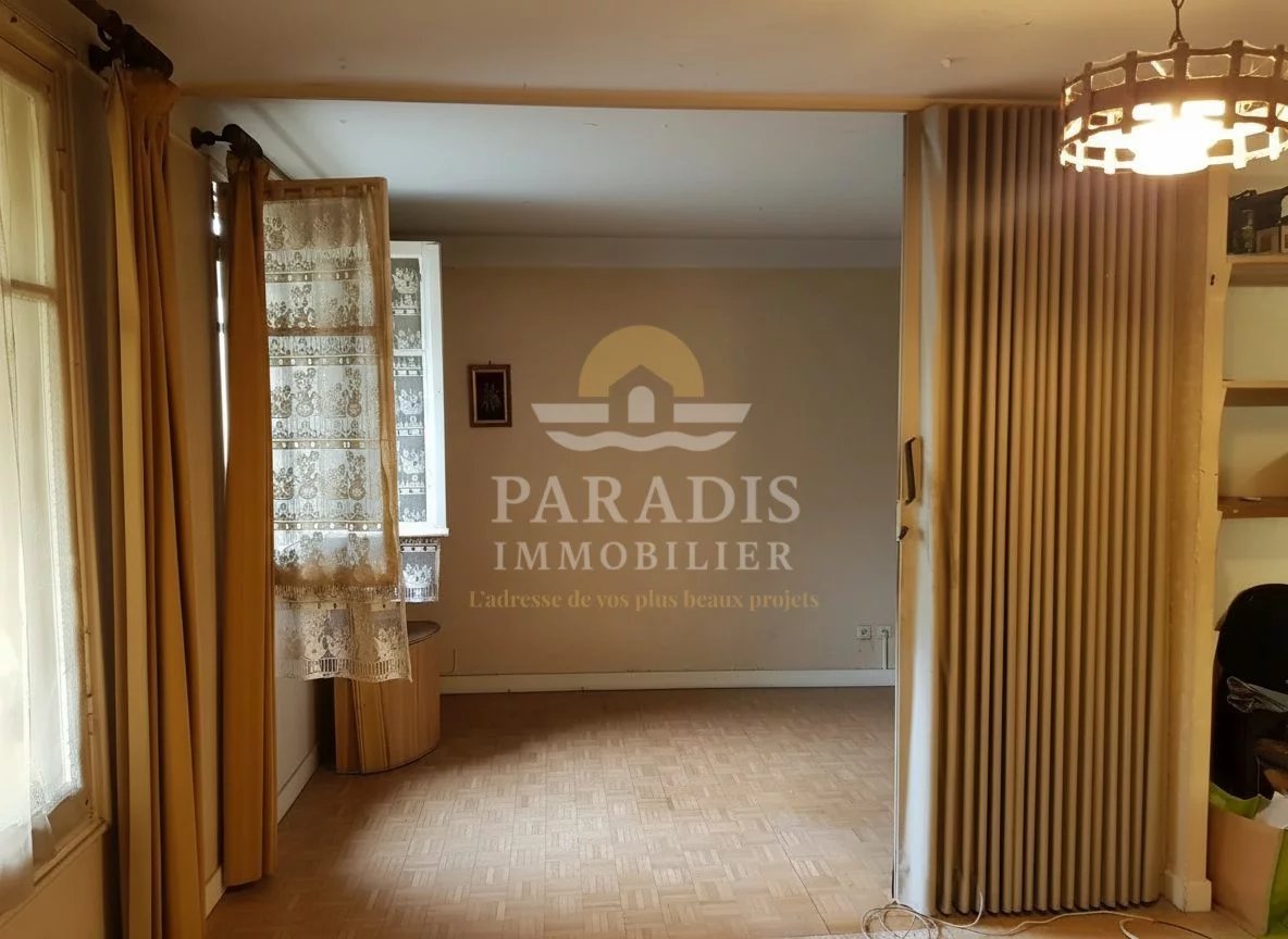 Rez-de-chaussée calme  F2 de 36 m²  Cave  Quartier É