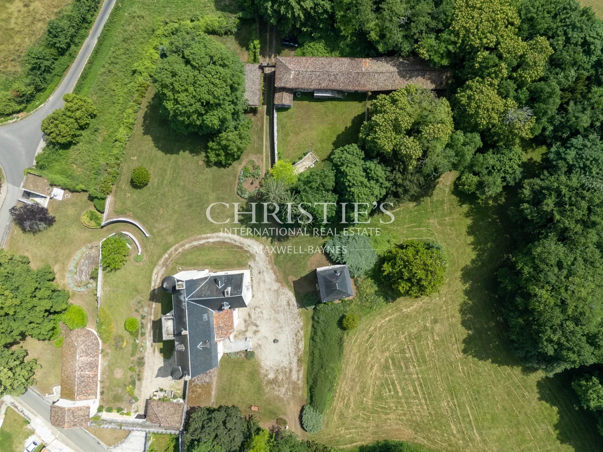 9 Bedroom Chateau's Image 37
