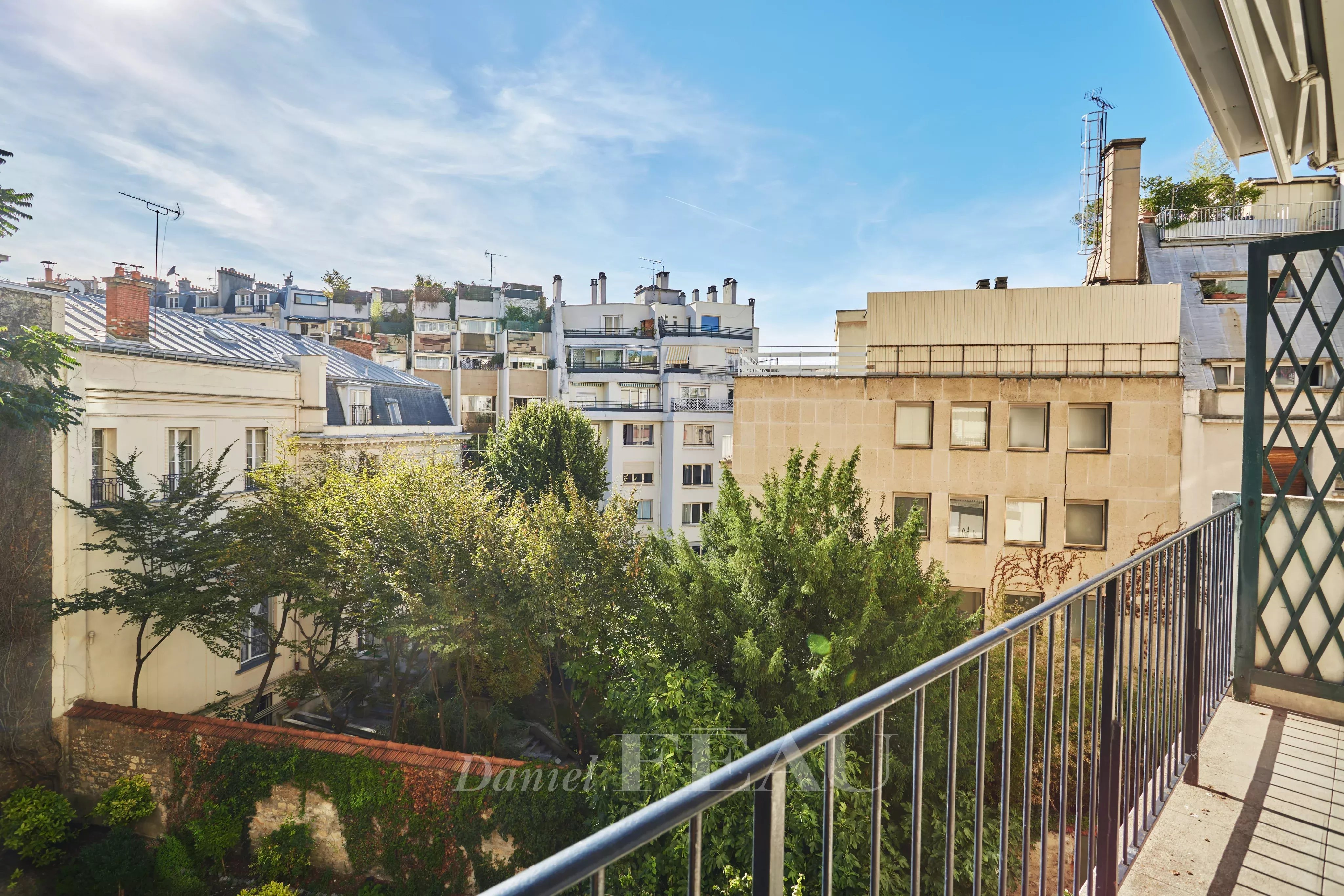 Sale Apartment Paris 16th