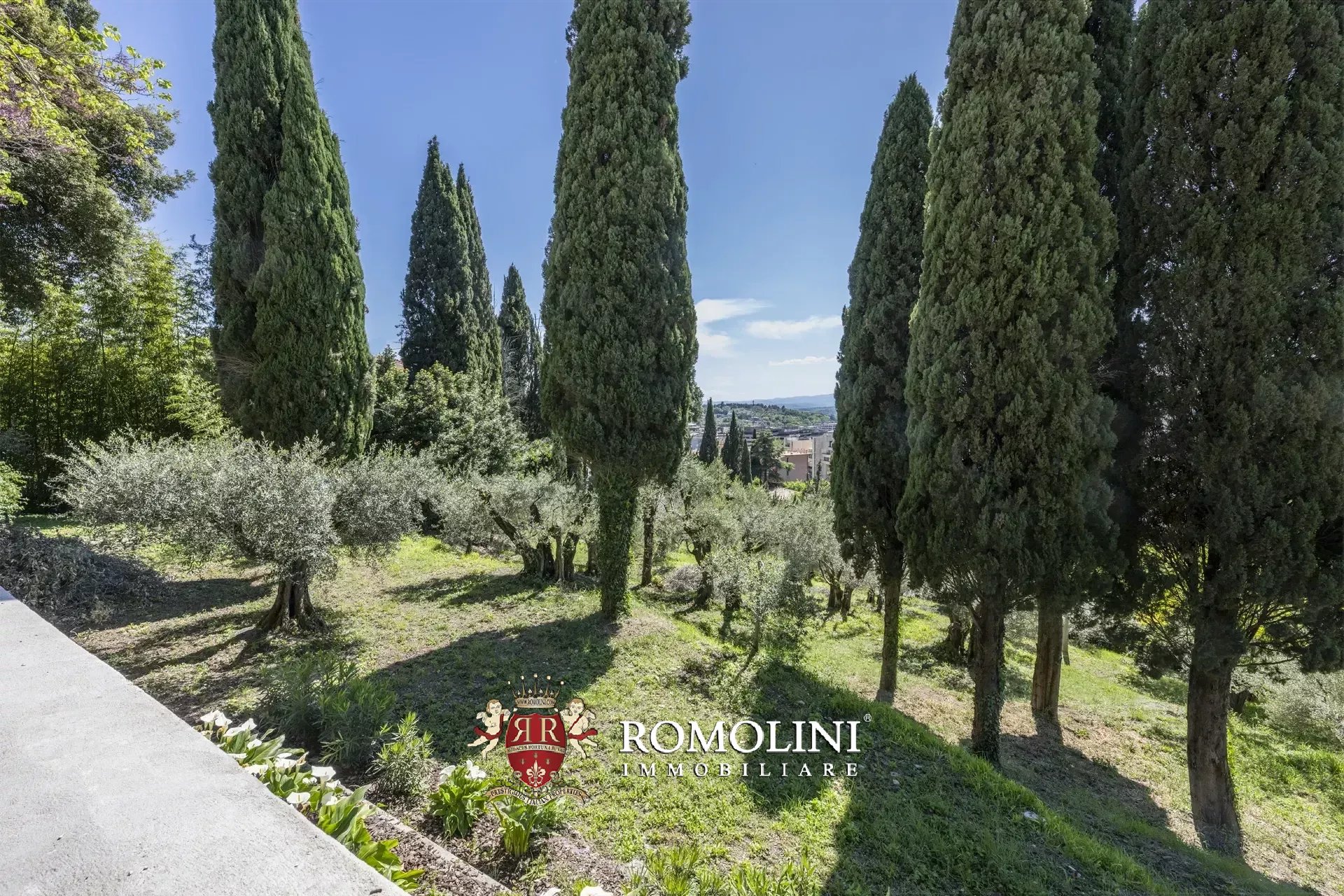 8 Bedroom Villa/Townhouse's Image 19
