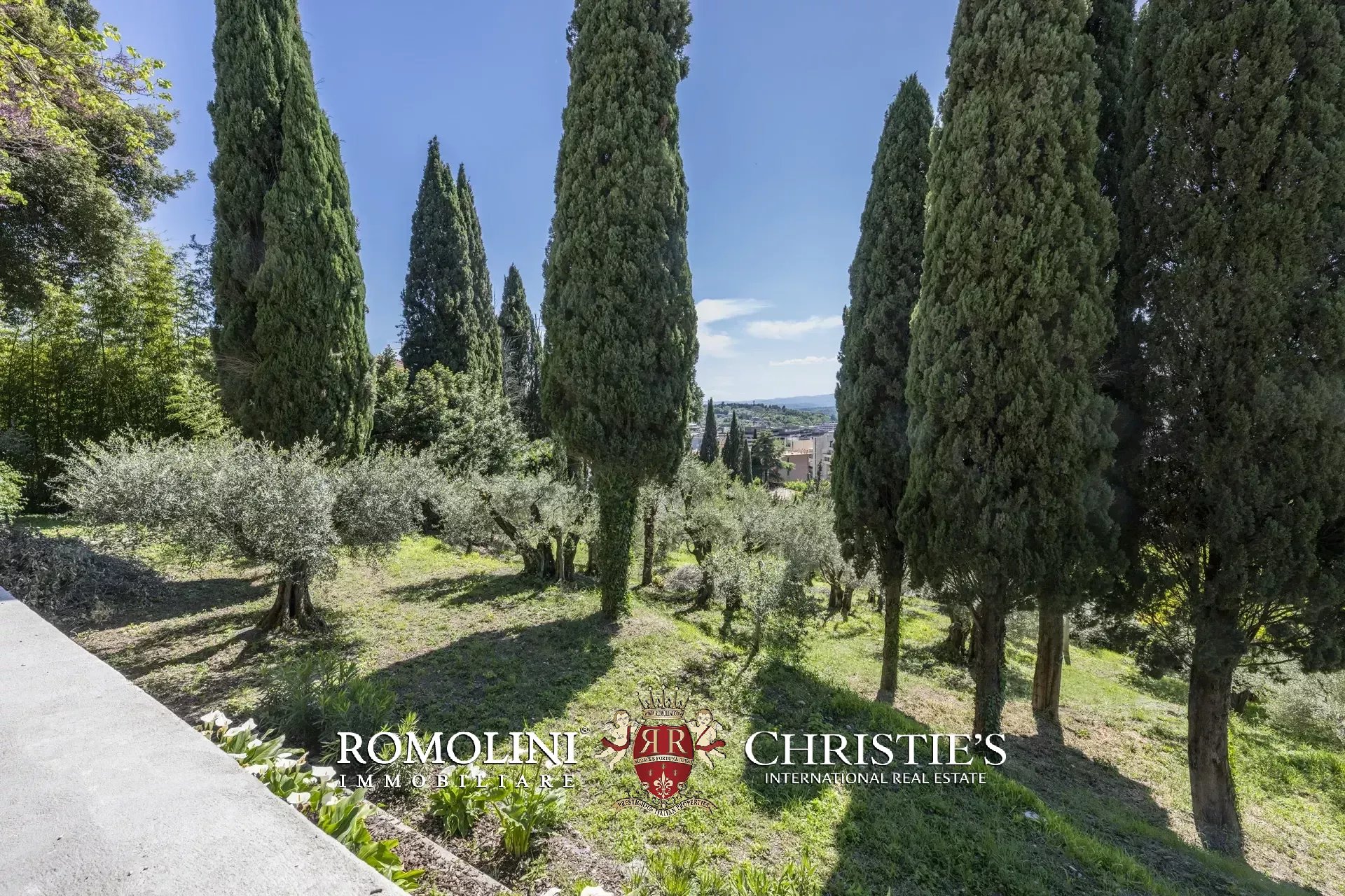 8 Bedroom Villa/Townhouse's Image 19