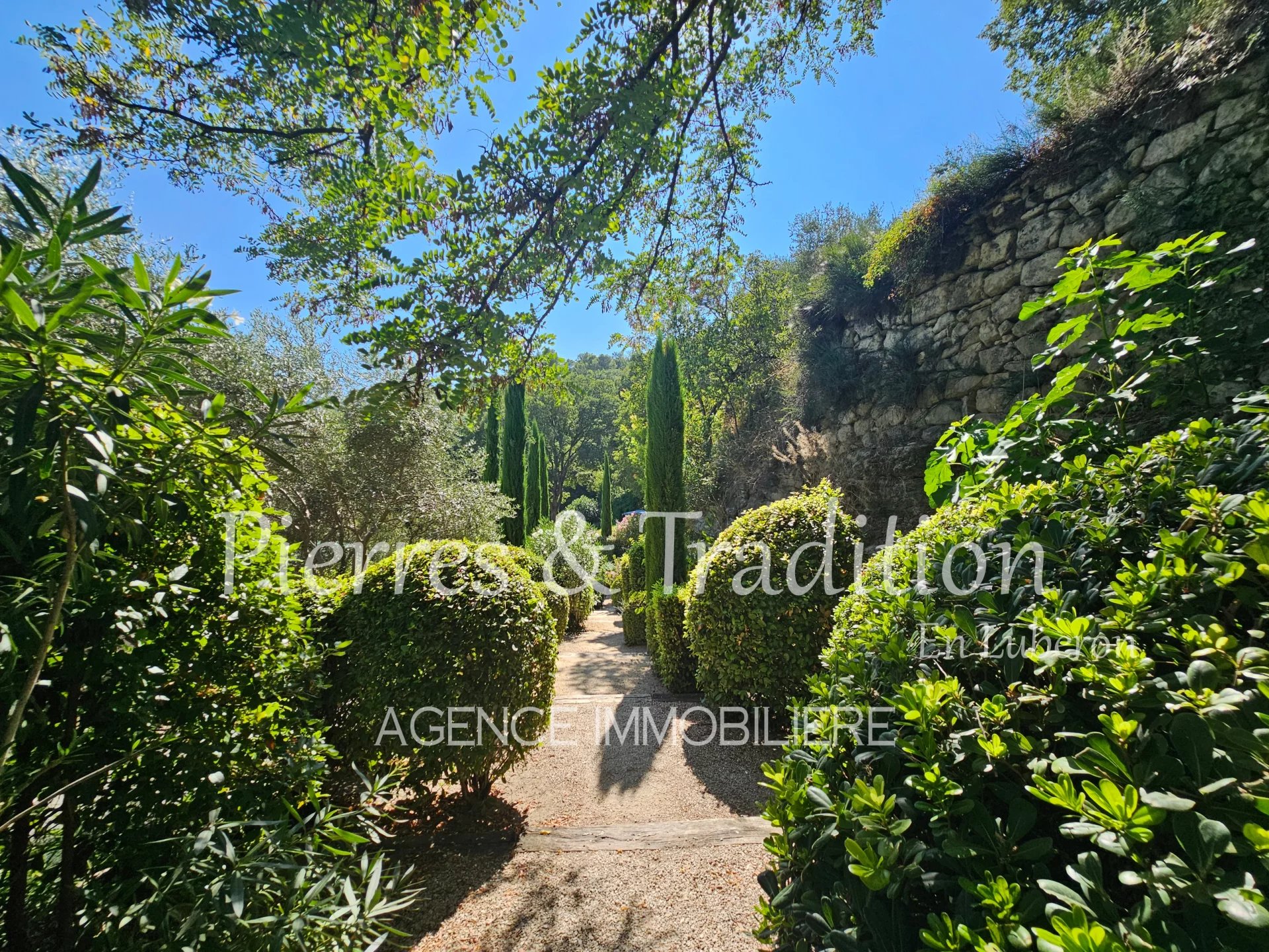 Luberon, Lacoste magnificent 150 m² house